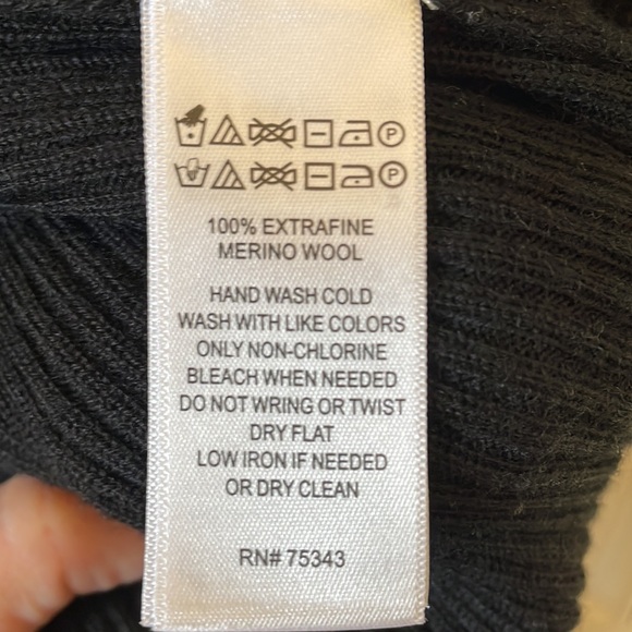 Ladies long swing black wool sweater by Nanette. Size large. - Picture 3 of 7